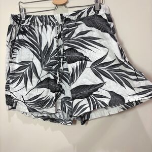 Tahari 100% LINEN Shorts Women 1X Black White Palm Leaves Tropical Resort Beachy